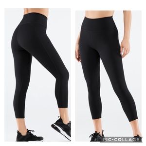 Fabletics Define PowerHold High Waist Legging Size 1X Capri Cropped Black Plus